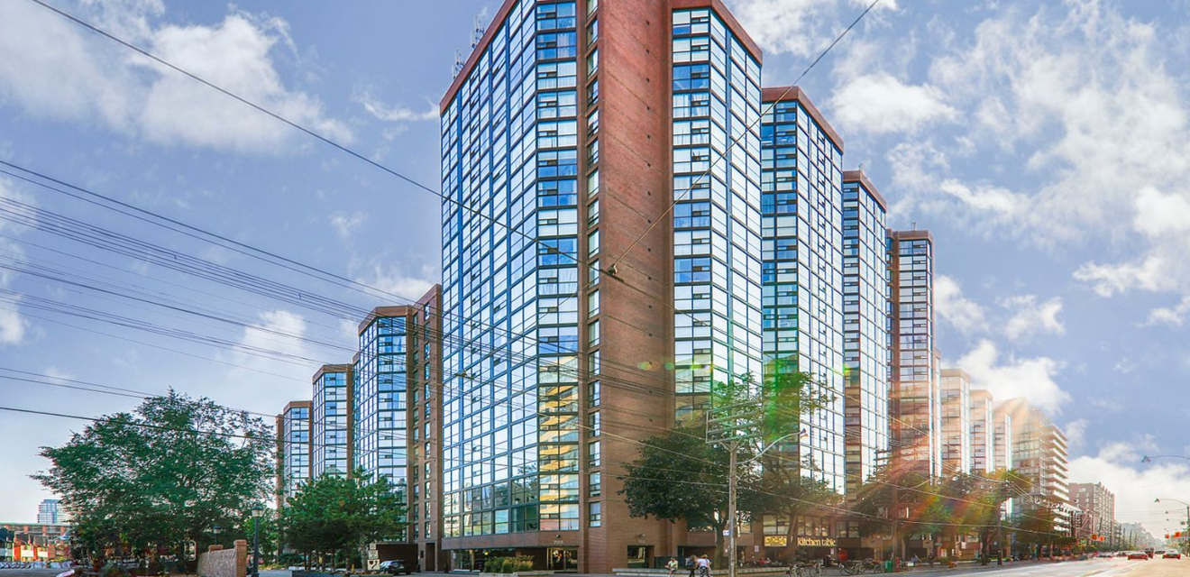 The Summit Condos at 701, 705, 725 King St W –  Exterior